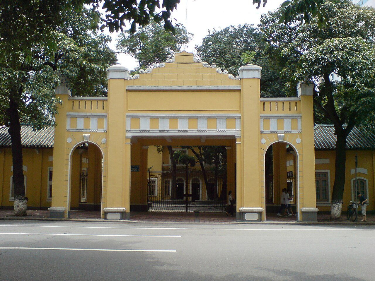 第一批 · 近现代重要史迹及代表性建筑封面