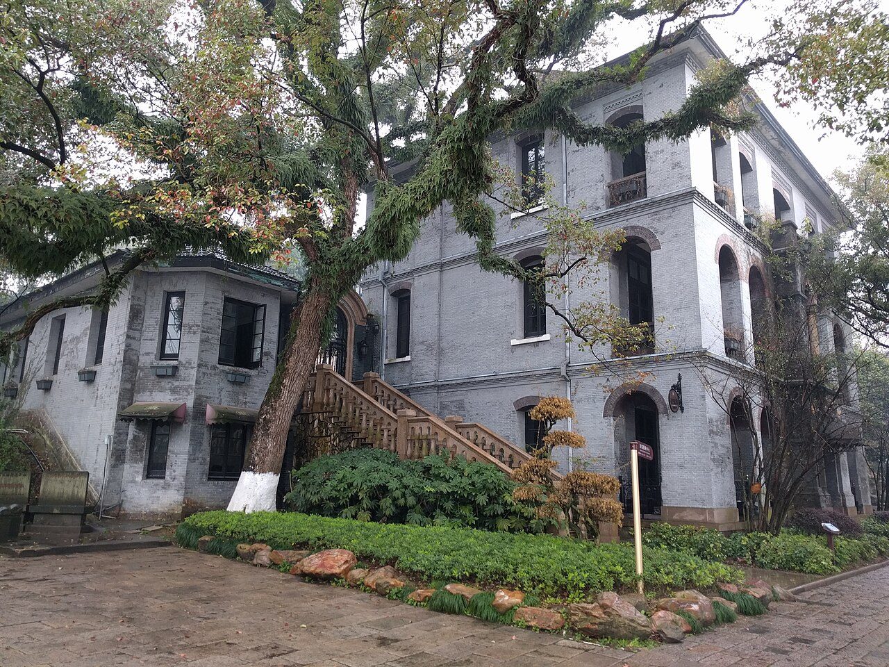 第八批 · 近现代重要史迹及代表性建筑封面